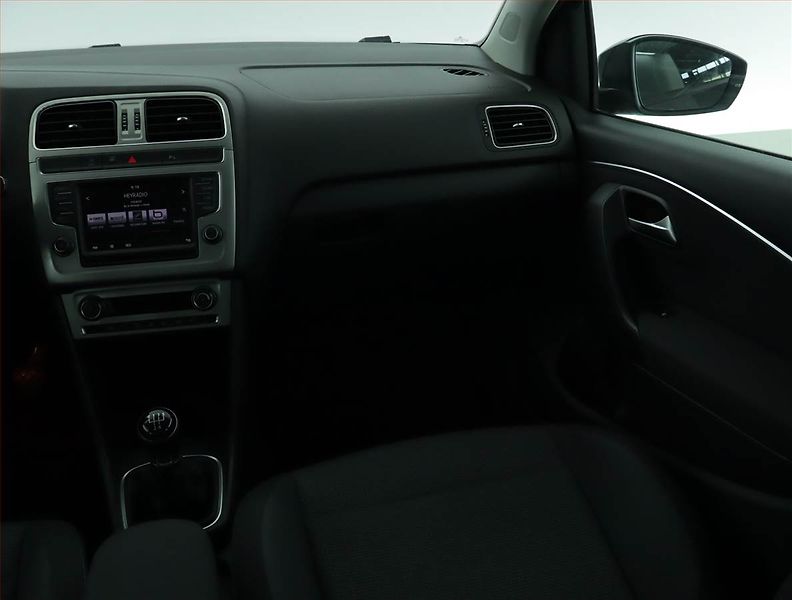 Volkswagen Polo (2014) Highline 1.2 TSI, Serv.kniha - fotka 8 z 15