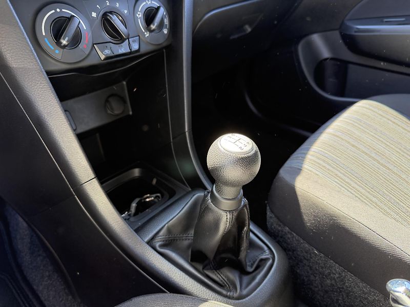 Suzuki Swift (2016) 1.2i 69 kw - fotka 14 z 16