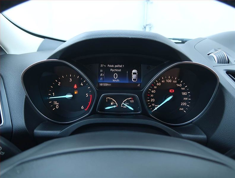 Ford Kuga (2017) Titanium 2.0 TDCi, 4X4, Kůže - fotka 11 z 19