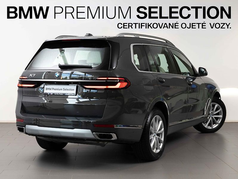 BMW X7 xDrive40i - fotka 5 z 25
