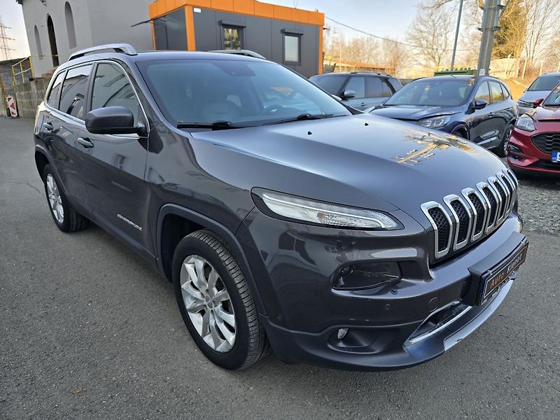 Jeep Cherokee 147kW 4x4 LIMITED KŮŽE NAV - fotka 2 z 49