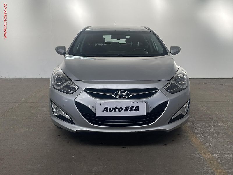 Hyundai i40 (2014) 1.7 CRDi, ČR, AC, TZ, park - fotka 2 z 16