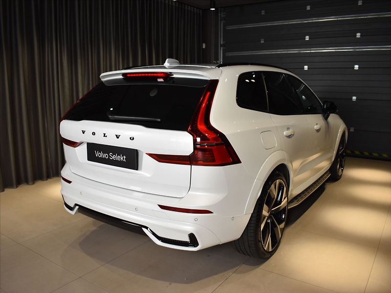 Volvo XC60 2,0 T8 AWD Ultra B&W,masáže, - fotka 5 z 29