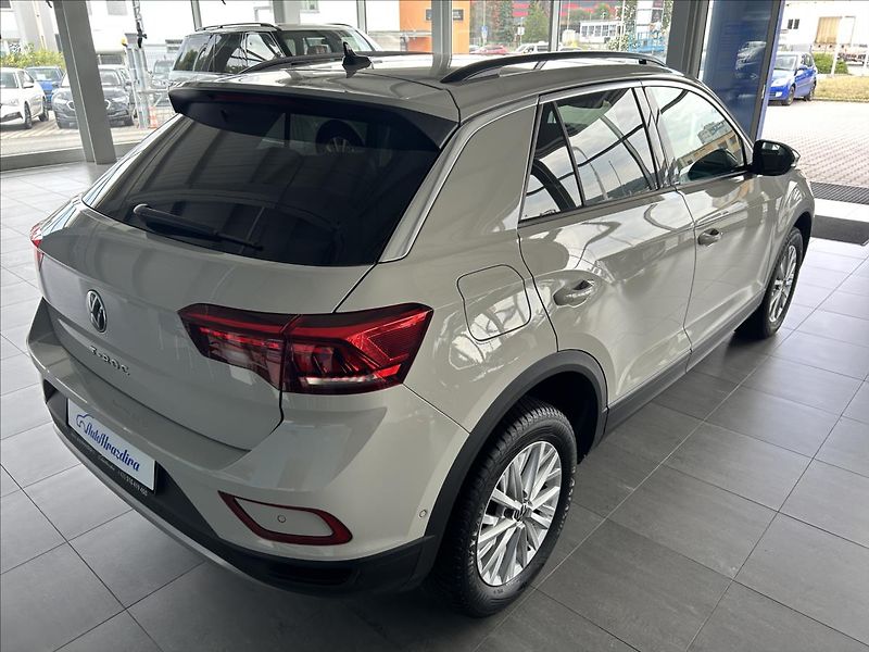 Volkswagen T-Roc 1,0   TSI 85kW,LIFE,1.MAJITEL - fotka 6 z 26