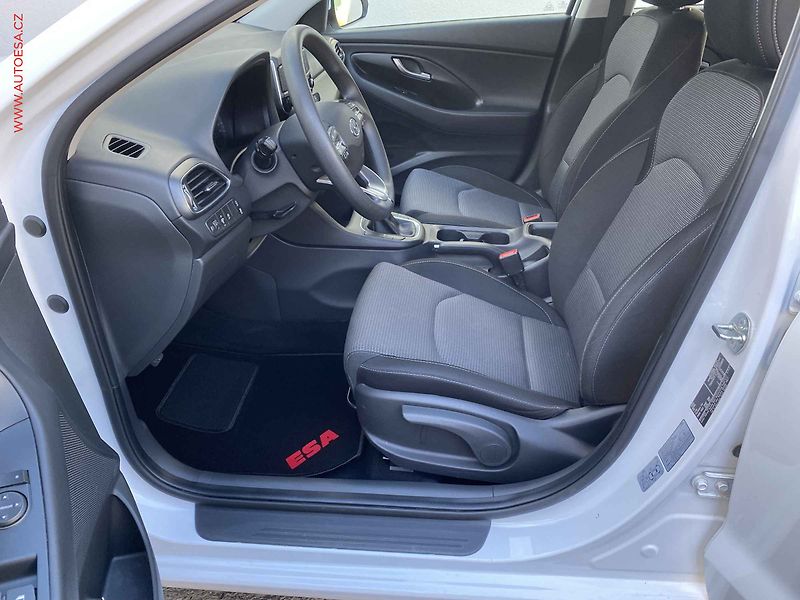 Hyundai i30 (2024) 1.5 DPi, 1.maj,ČR, Start, AC - fotka 9 z 17