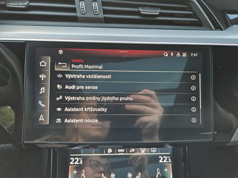 Audi e-tron 55 QUATTRO 300kw SOH 100 % - fotka 27 z 52