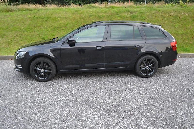 Škoda Octavia combi4x4 110 kW DSG Black line - fotka 5 z 42