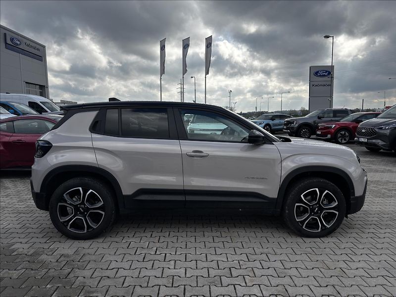 Jeep Avenger 1,2 Turbo e-hybrid Summit - fotka 6 z 42