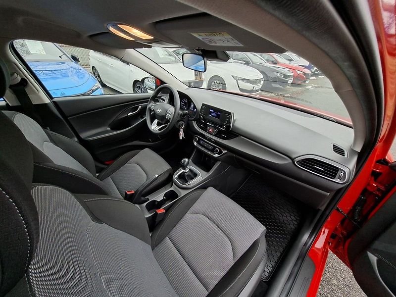 Hyundai i30 1,0 TGDI 120k M6 - fotka 10 z 19