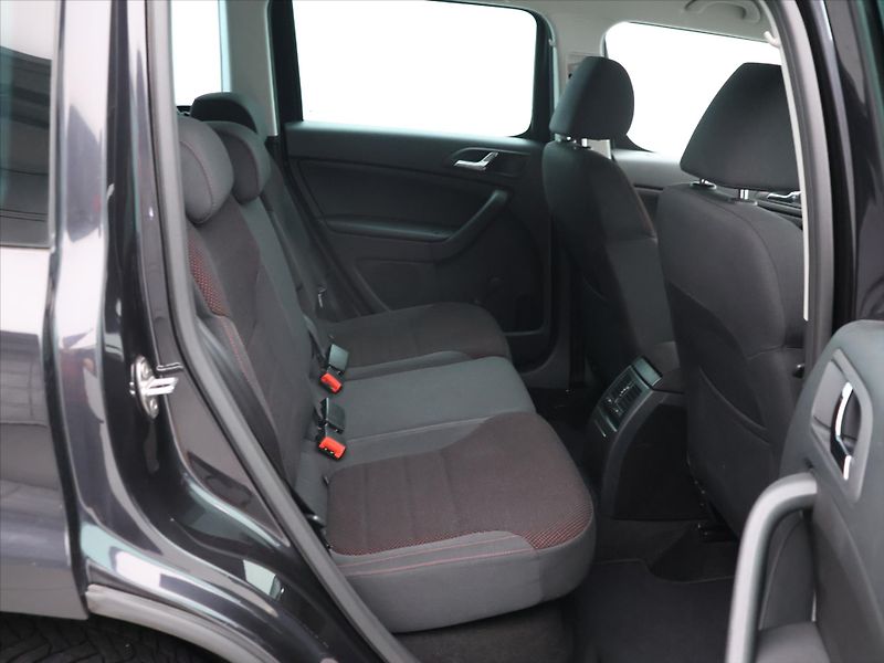 Škoda Yeti 2,0 TDI 4x4 Outdoor Xenon 1.Ma - fotka 13 z 27