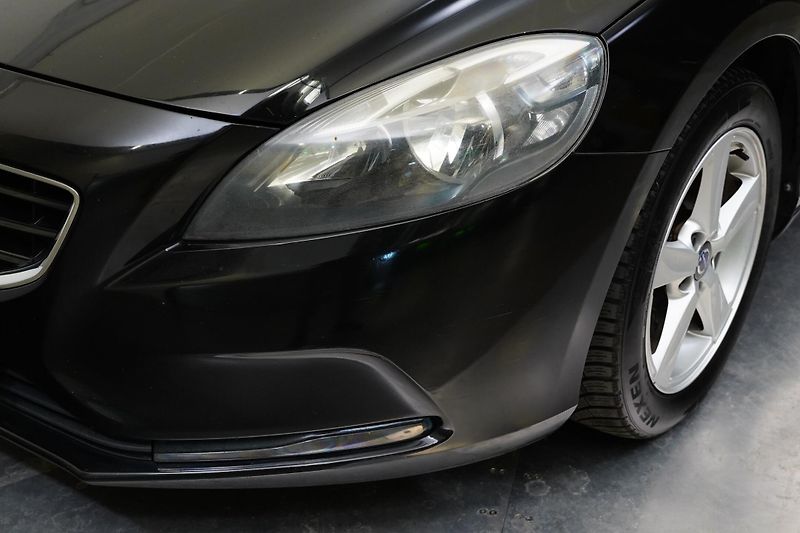 Volvo V40 - fotka 9 z 14