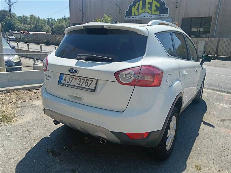 Ford Kuga 2,0 TDCi - fotka 10 z 21