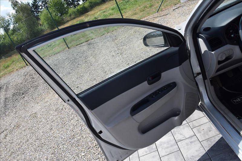 Hyundai Accent 1,4 i 71KW NOVÁ STK KLIMA - fotka 25 z 39