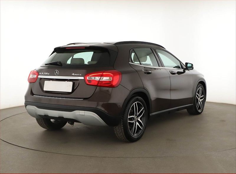 Mercedes-Benz GLA (2017) 200 d 4MATIC, 4X4 - fotka 5 z 21