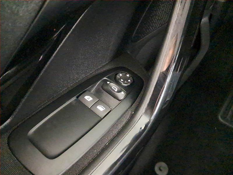 Peugeot 208 (2018) 1.2 PureTech, Serv.kniha - fotka 17 z 18