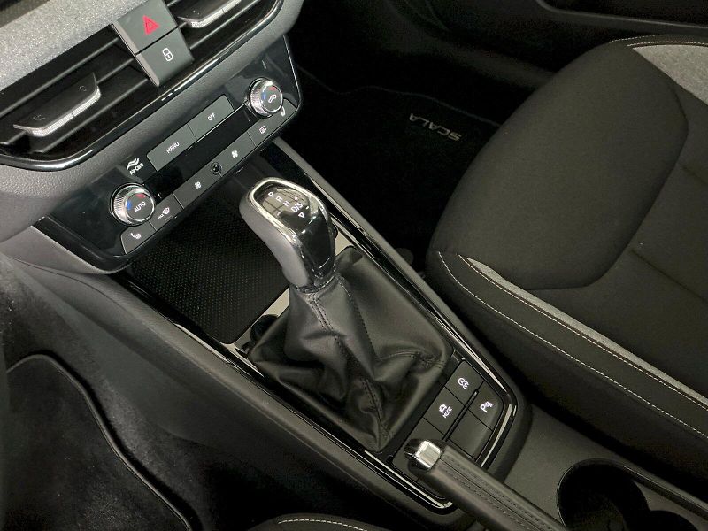 Škoda Scala (2024) 1.0 TSI DSG Top Selection - fotka 26 z 32