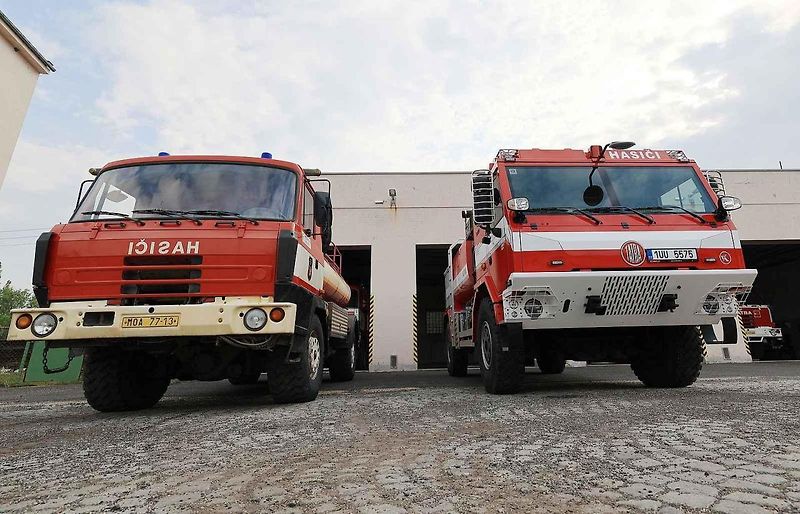 Velkoobjemová cisternová automobilová stříkačka Tatra Force CAS 30/9000/540 S3R.