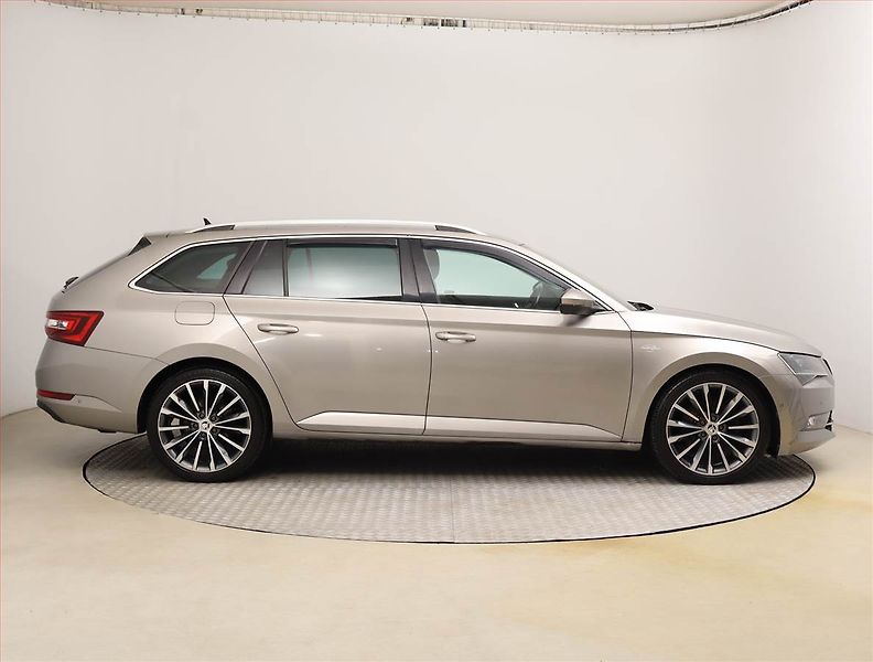 Škoda Superb (2016) Laurin&Klement 2.0 TDI 4x4 - fotka 6 z 24