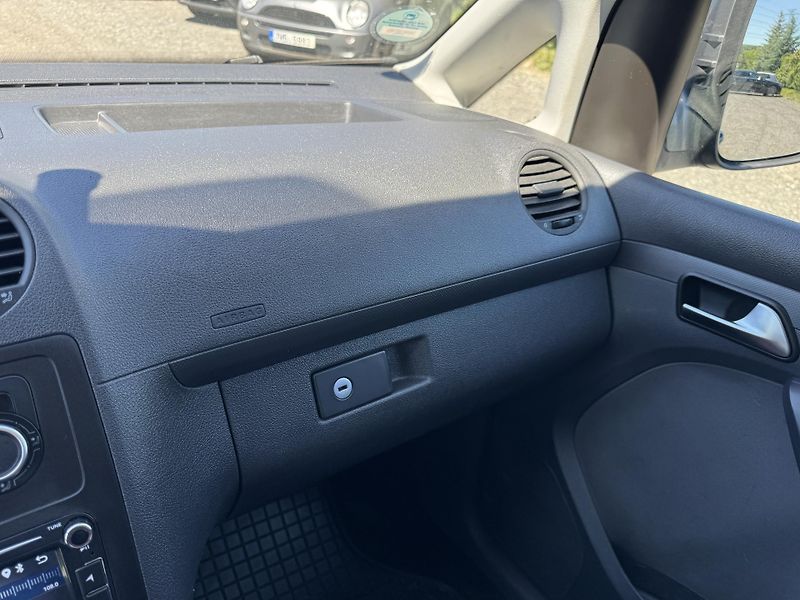 Volkswagen Caddy 1.6TDi,75kw,5míst,klima,Tažné. - fotka 33 z 37