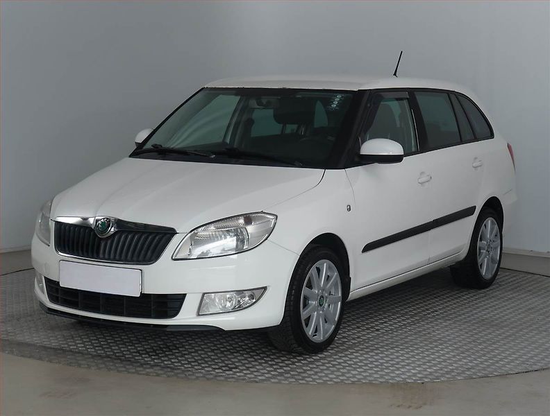 Škoda Fabia (2012) 1.6 TDI, Tažné, slušný stav - fotka 2 z 15