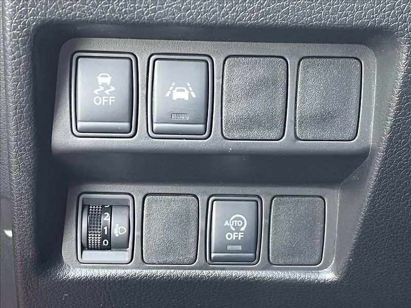 Nissan X-Trail 1,6 DIG-T  Acenta ČR 1 maj - fotka 15 z 21