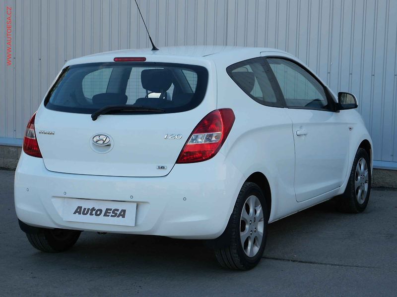 Hyundai i20 (2010) 1.6 i, 2.maj,ČR, STK9/28 - fotka 4 z 17