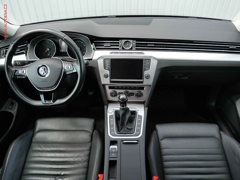 Volkswagen Passat (2016) 2.0 TDi, Comfortline - fotka 8 z 23