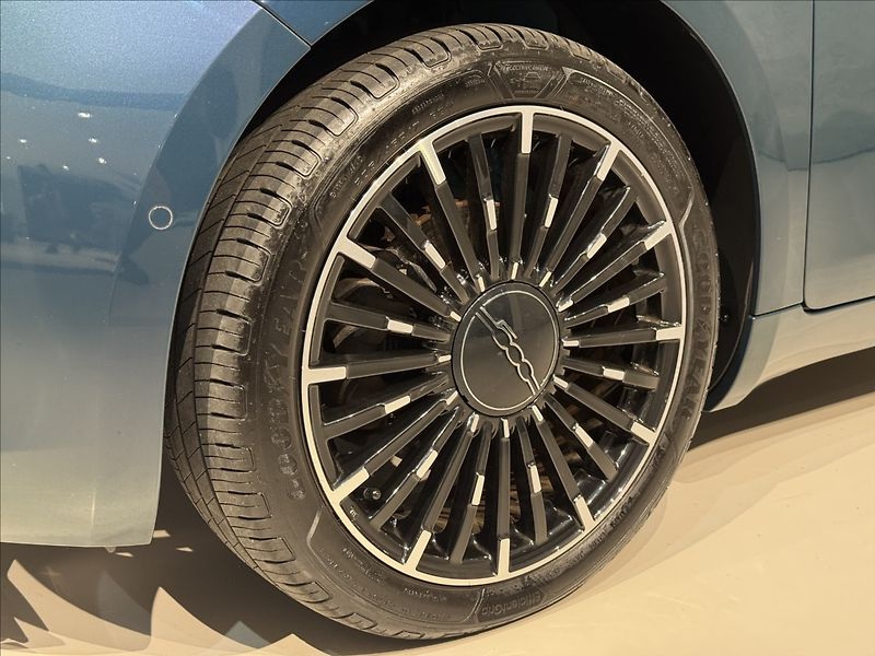 Fiat 500e La Prima Kamera LED Assist - fotka 7 z 44