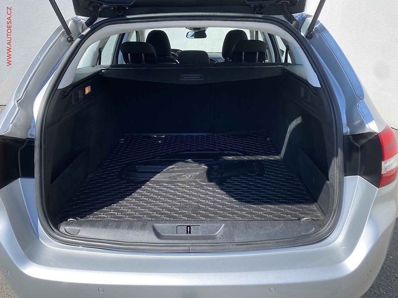 Peugeot 308 (2016) 1.6HDi, AC, tempo, park.čidla - fotka 7 z 15