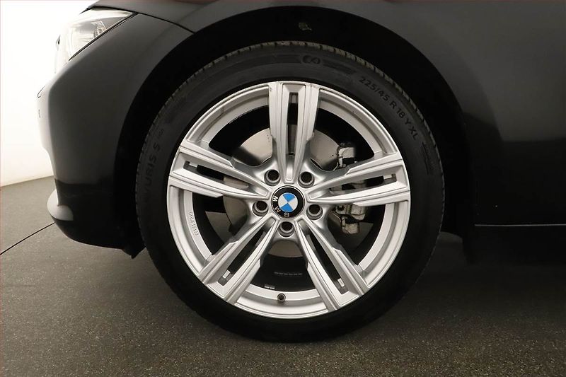 BMW Řada 3 (2014) 320 d xDrive, 4X4, Navi - fotka 20 z 20