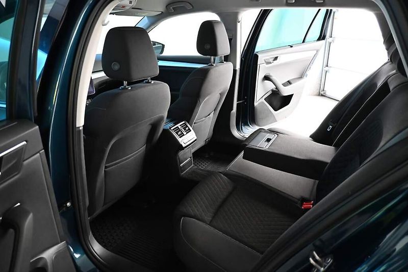 Škoda Superb (2022) 2.0 DSG LED VIRTUAL ACC Kamera - fotka 9 z 36