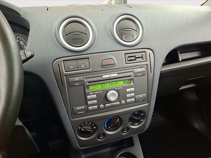Ford Fusion (2011) 1.4, po STK, zamluveno - fotka 12 z 13