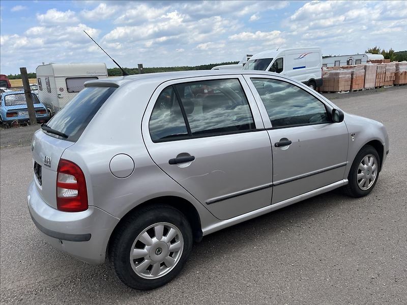 Škoda Fabia 1,4 MPi ALU STK 5/2028 - fotka 5 z 25