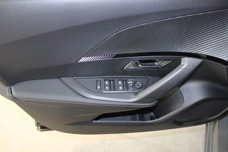 Peugeot 2008 (2026) 2008 ALLURE Hybrid 145 e-DCS6 - fotka 15 z 17