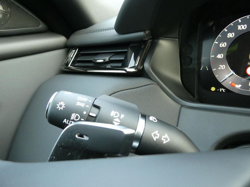 Land Rover Range Rover Velar Dynamic SE P400e - fotka 21 z 37