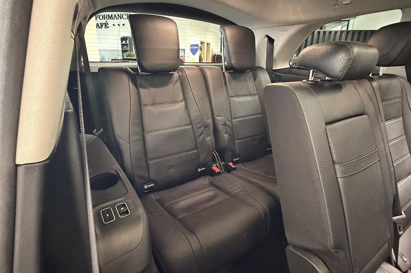 Mercedes-Benz GLS (2019) GLS 400d 4Matic AMG Line - fotka 37 z 111