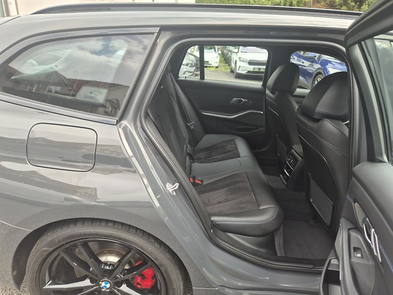 BMW Řada 3 TOURING 330D M SPORT 210kw 19A - fotka 15 z 50