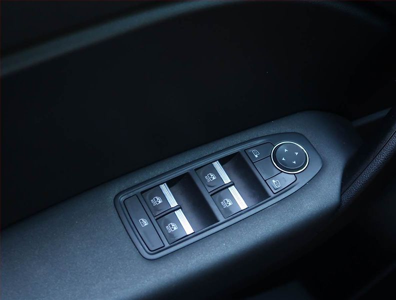 Renault Captur (2025) 1.0 TCe - fotka 16 z 18