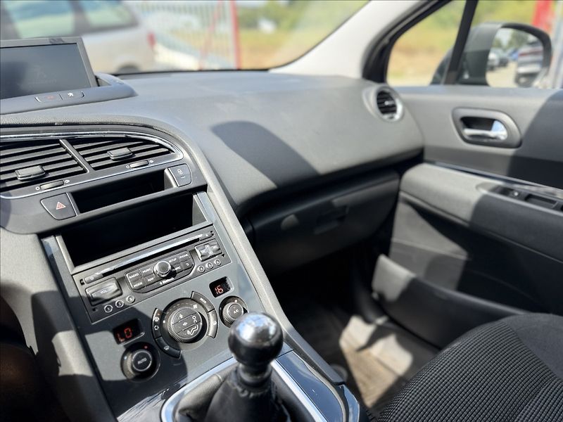 Peugeot 5008 1,6 HDI 7MÍST NAVI TAŽNÉ - fotka 10 z 27