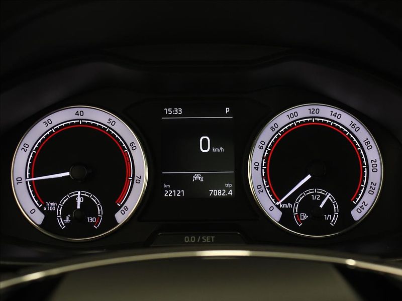 Škoda Kamiq 1,0 TSi DSG Monte C. 5L-Zár.ČR - fotka 28 z 28