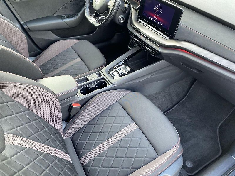 Škoda Octavia (2023) Combi 2.0 TDI DSG RS - fotka 8 z 35