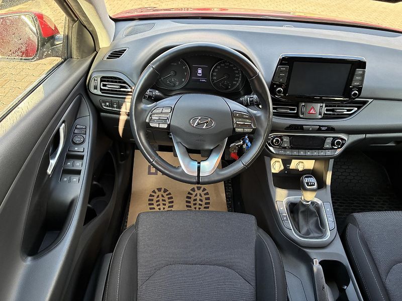 Hyundai i30 HB 1.5DPI 81kW REZERVACE - fotka 15 z 30