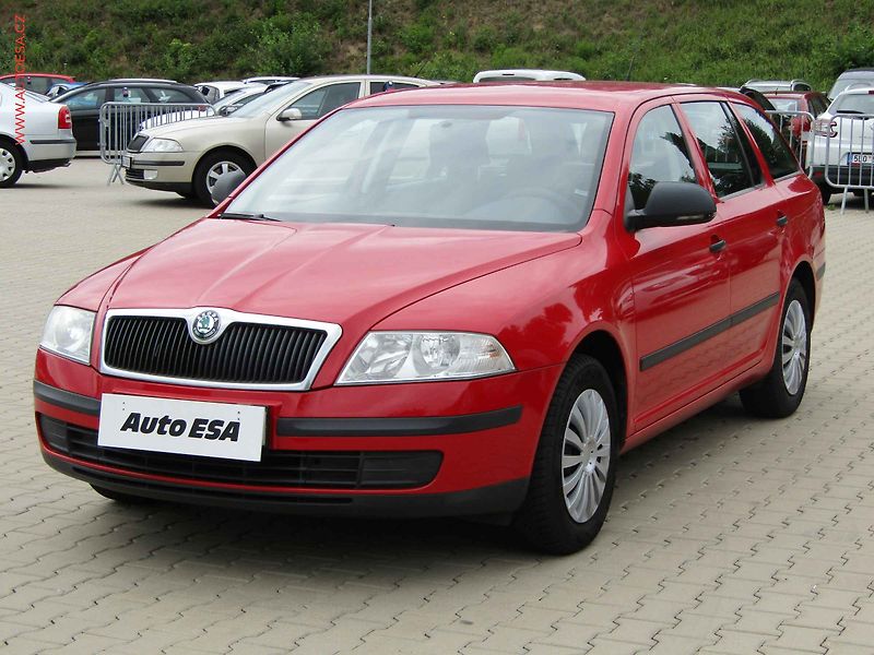 Škoda Octavia (2012) 1.6MPi, ČR, AC, STK4/28 - fotka 3 z 16