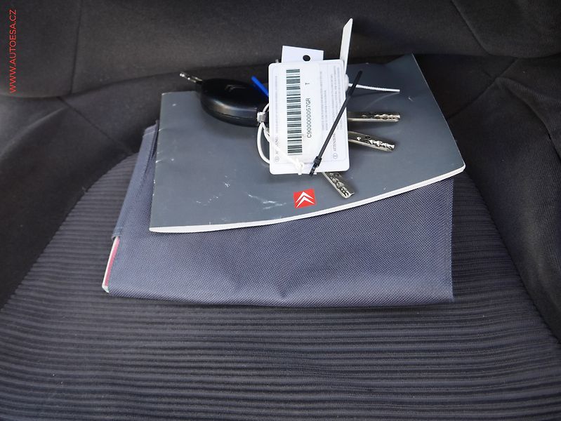 Citroën C5 (2007) 1.6 HDi, ČR, autoAC - fotka 19 z 19
