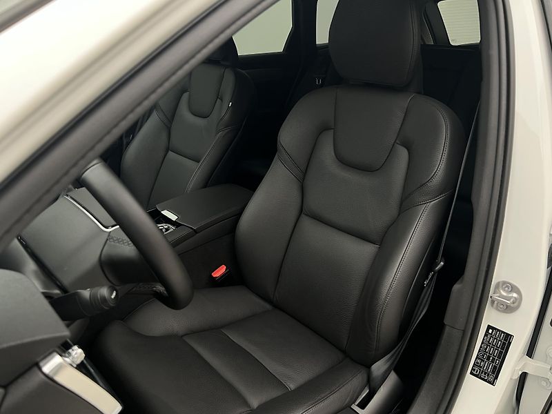 Volvo V90 T6 AWD DARK PLUS RECHARGE AUT - fotka 17 z 46