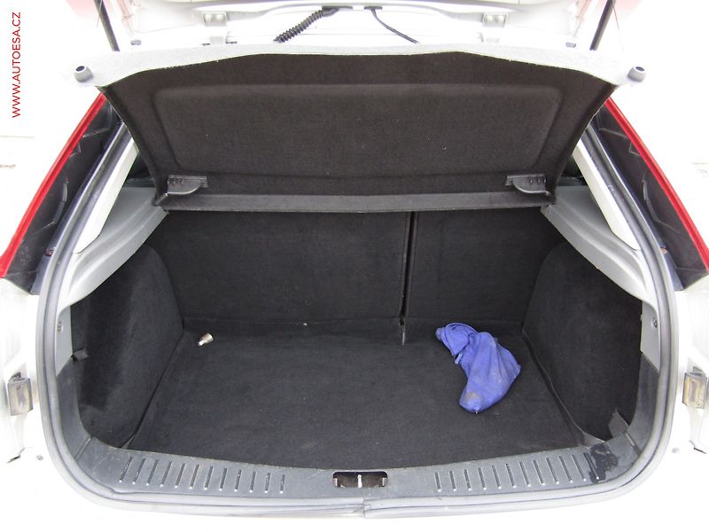 Ford Focus (2008) 2.0TDCi, ČR, AC, TZ, bixen - fotka 7 z 14