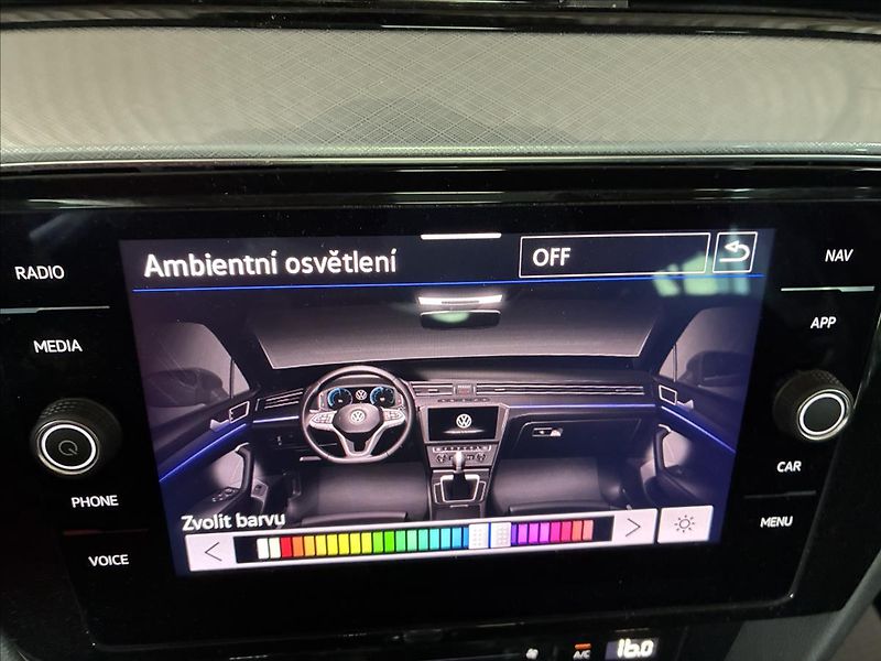 Volkswagen Passat 2,0 TAŽNÉ,KAMERA,APP-CONNECT - fotka 22 z 31