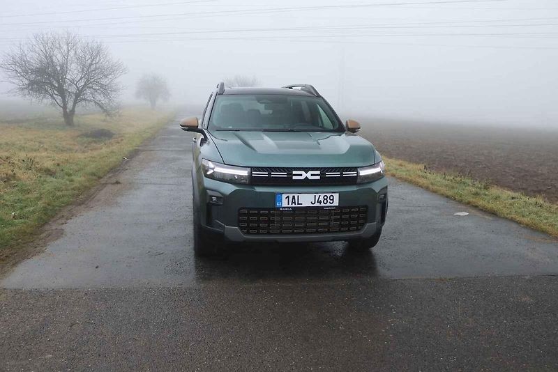 Dacia Bigster je posledním přírůstkem do modelové řady značky a zároveň její vlajkovou lodí.