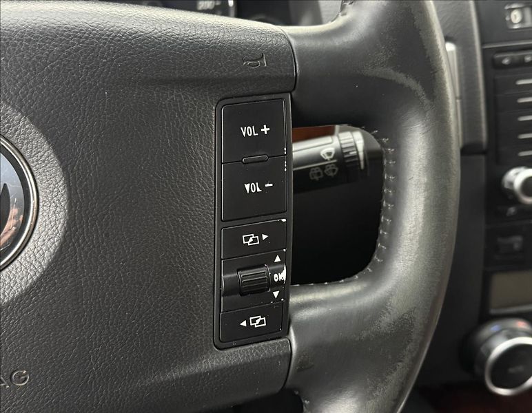 Volkswagen Touareg 3,0 165kW V6 NZ.TOP KŮŽE TAŽNÉ - fotka 11 z 42