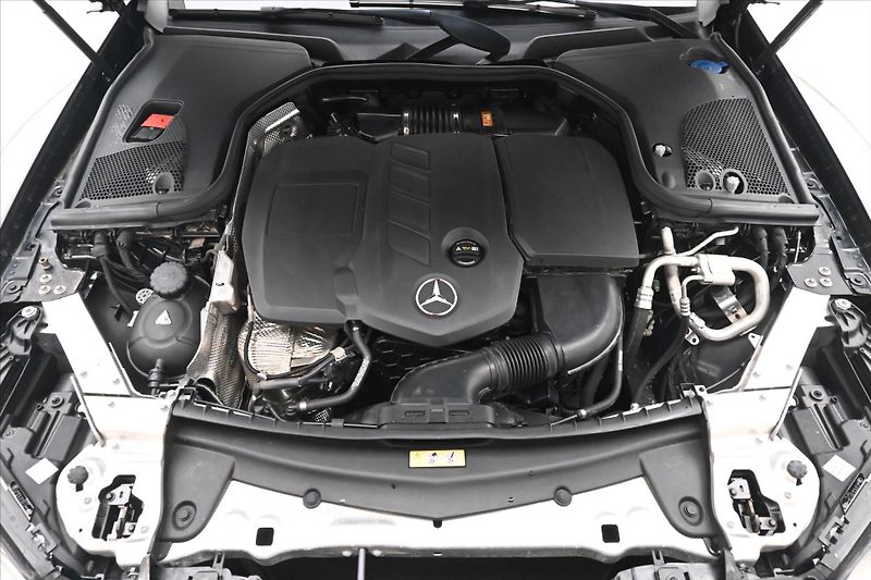 Mercedes-Benz Třídy E 2,0 220d 143 kW Business 9G-Tr - fotka 9 z 31